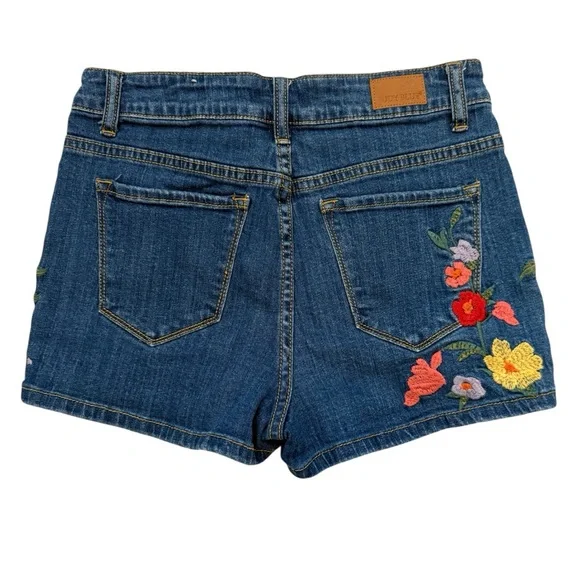 Judy Blue Embroidered Floral Denim Shorts Boho Midrise Size M - Picture 2 of 2